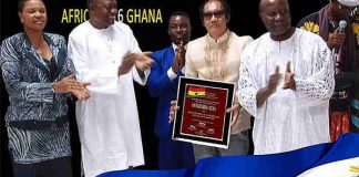 penpen-receiveaward-in-Ghana